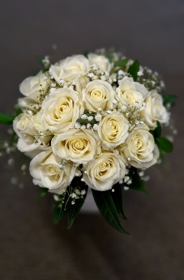 12 White rose hand tied.