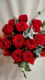 12 red roses.